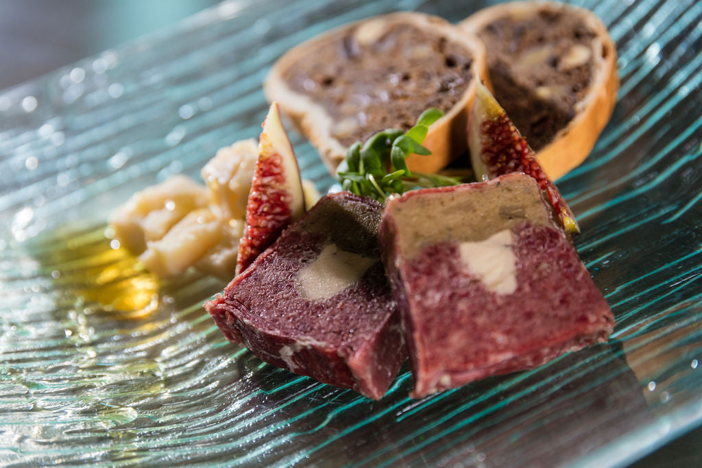 Bündnerfleisch Terrine mit Entenleber von Degusta Manufaktur, Serviervorschlag