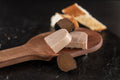 Mousse de foie de volaille aux truffes von Degusta Manufaktur in der Verkaufsverpackung