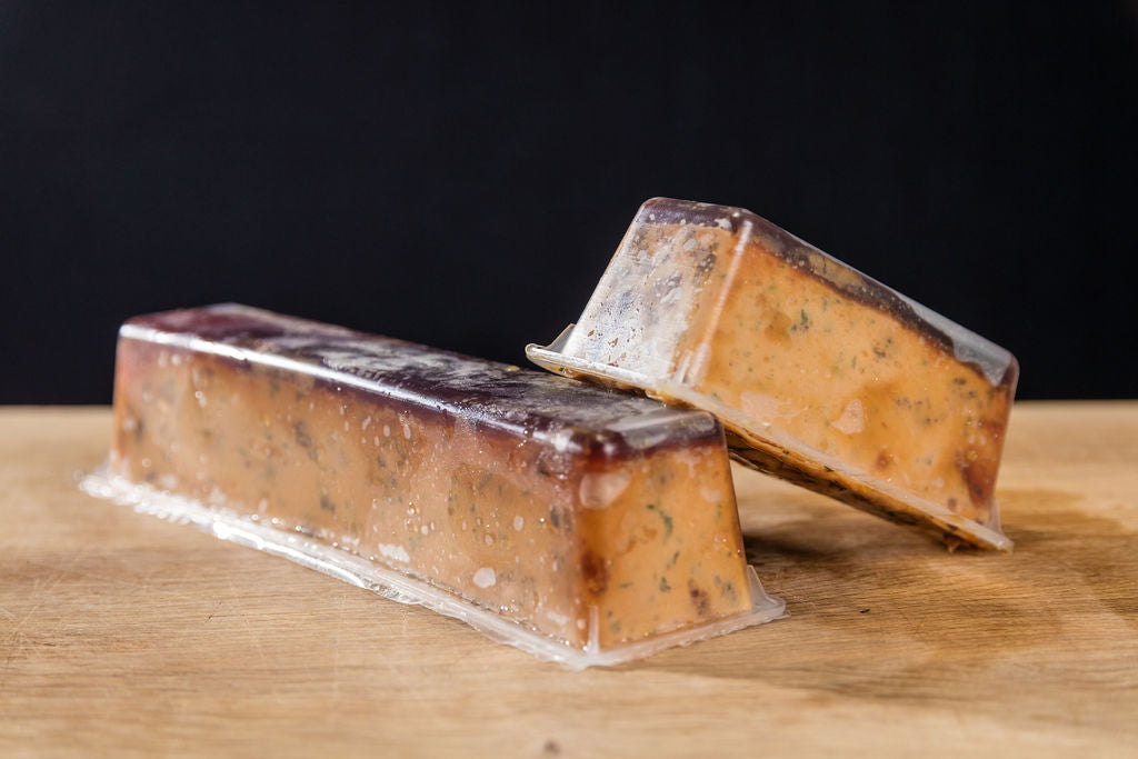 Morchel Terrine von Degusta Manufaktur, angerichtet auf einem Teller