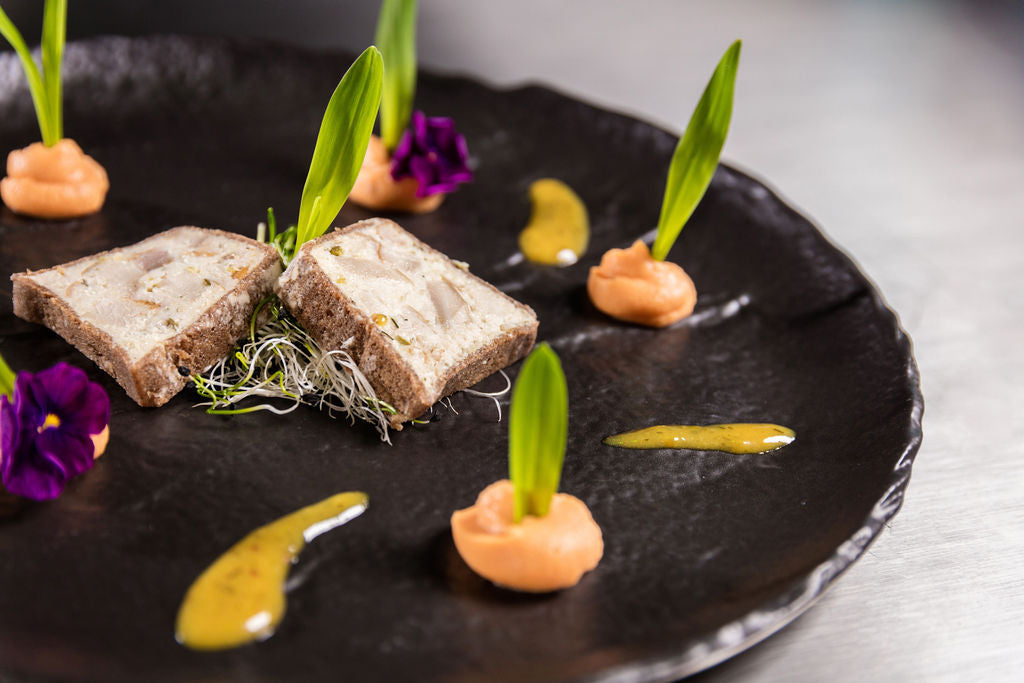Stör Terrine von geräuchertem Stör von Degusta Manufaktur, Serviervorschlag