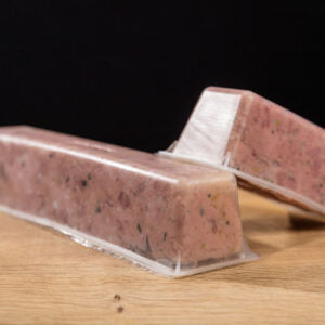Wild-Terrine von Degusta Manufaktur, zwei Terrinen-Laibe in der Frischeverpackung
