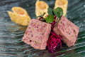 Wild-Terrine von Degusta Manufaktur, zwei Stücke auf Glasteller mit Rotkraut, Kresse und Crêpe-Röllchen